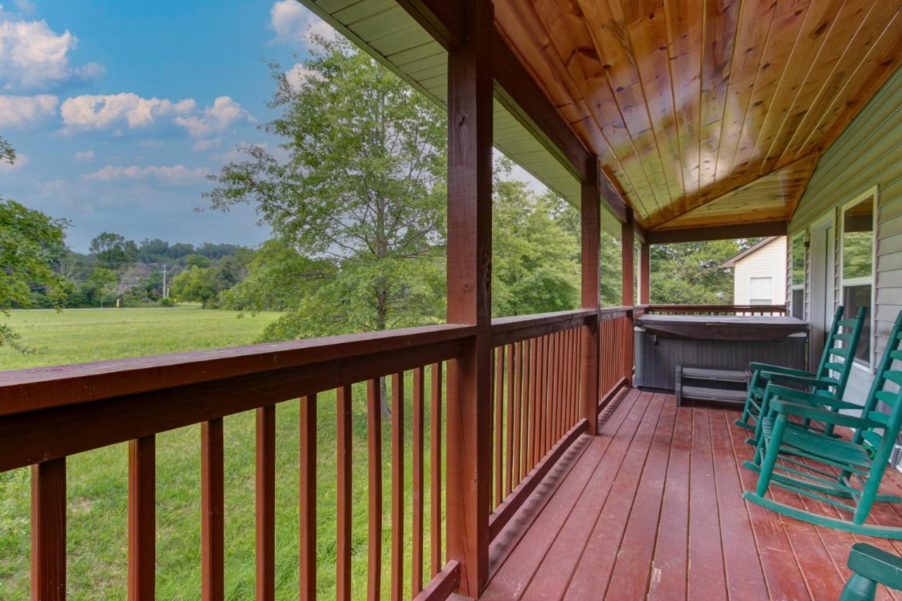 3 Master Bedrooms - Sleeps 10 - Location - Game Room - Hot Tub Pigeon Forge Dış mekan fotoğraf