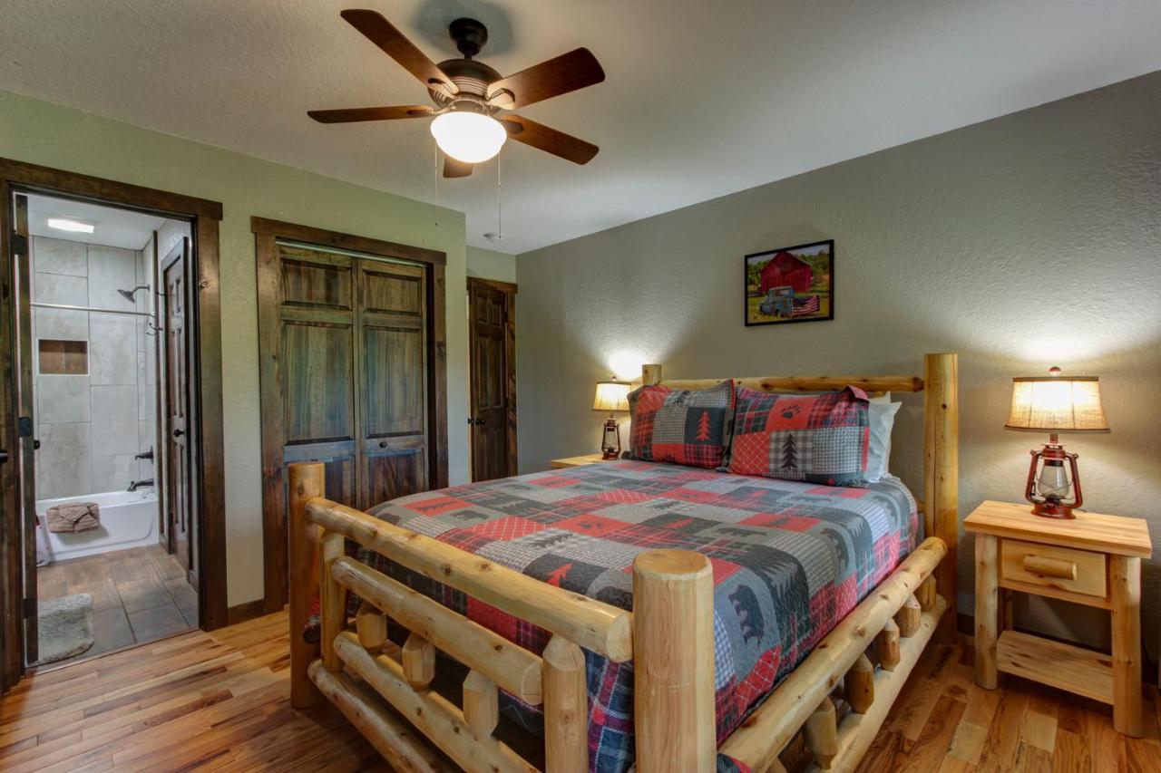 3 Master Bedrooms - Sleeps 10 - Location - Game Room - Hot Tub Pigeon Forge Dış mekan fotoğraf