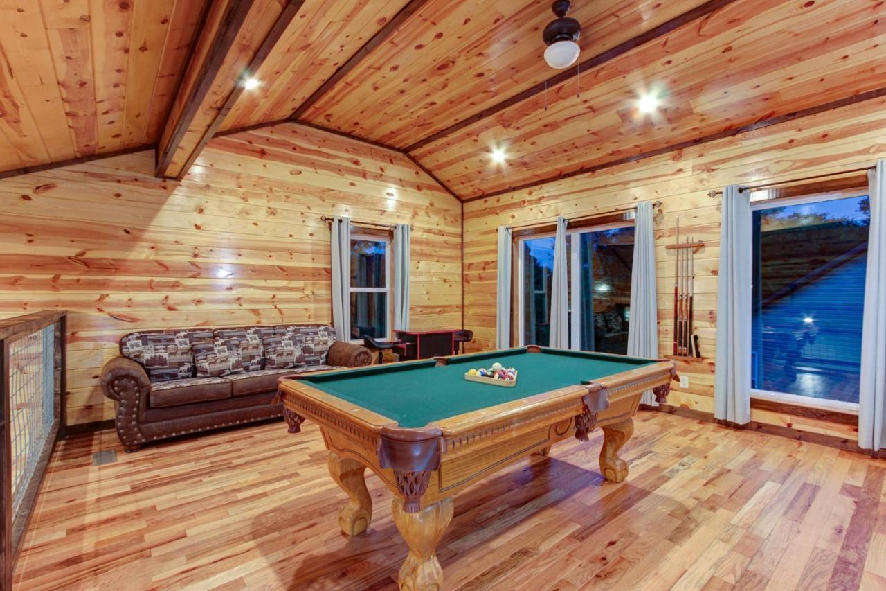 3 Master Bedrooms - Sleeps 10 - Location - Game Room - Hot Tub Pigeon Forge Dış mekan fotoğraf