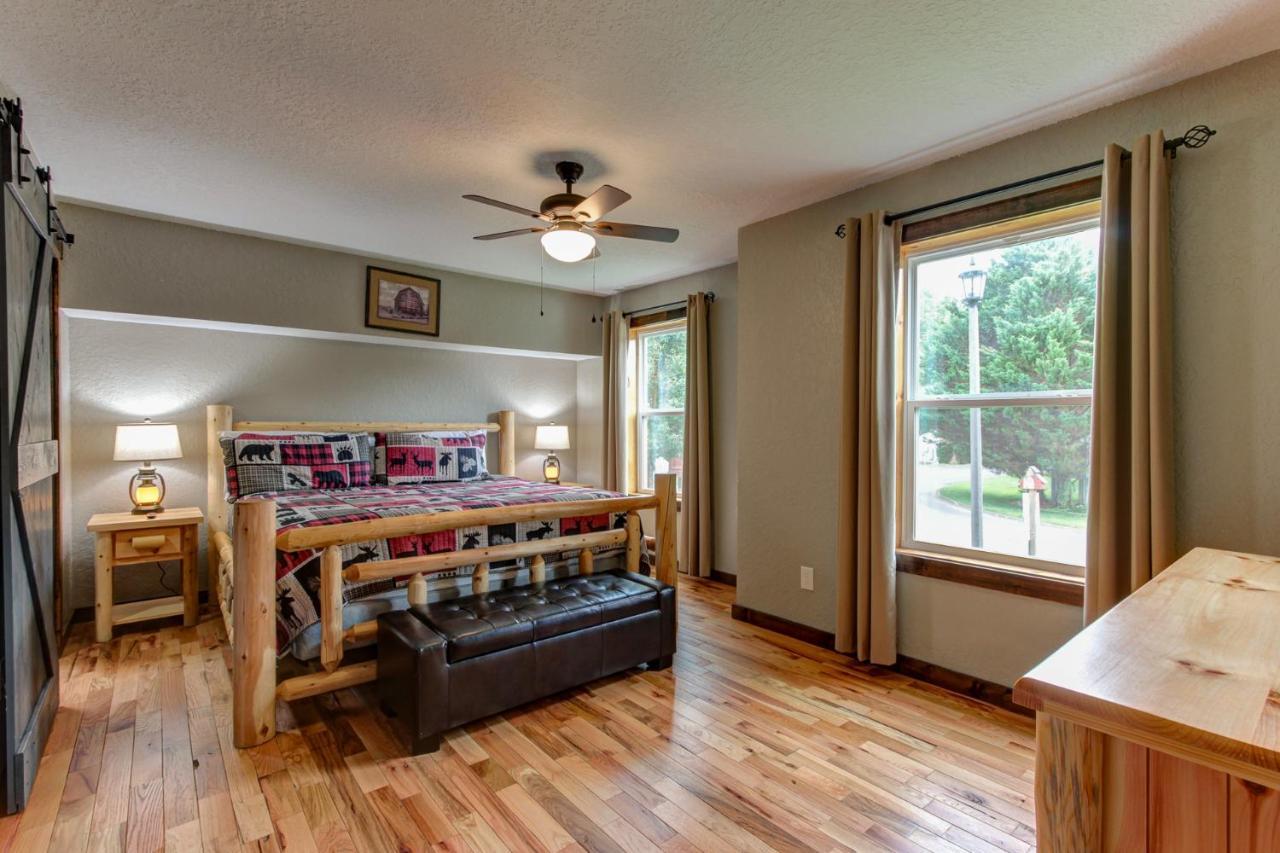 3 Master Bedrooms - Sleeps 10 - Location - Game Room - Hot Tub Pigeon Forge Dış mekan fotoğraf