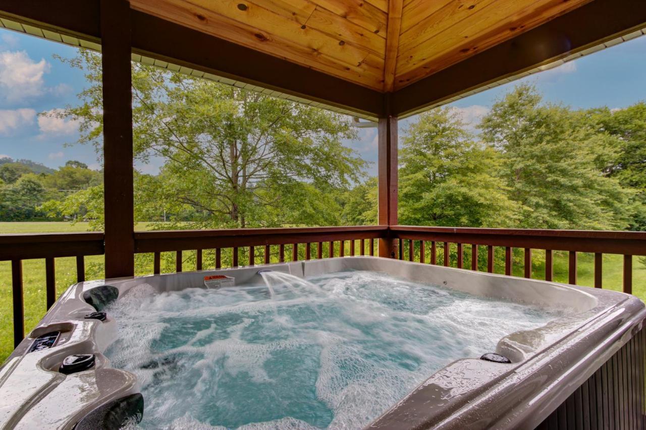 3 Master Bedrooms - Sleeps 10 - Location - Game Room - Hot Tub Pigeon Forge Dış mekan fotoğraf