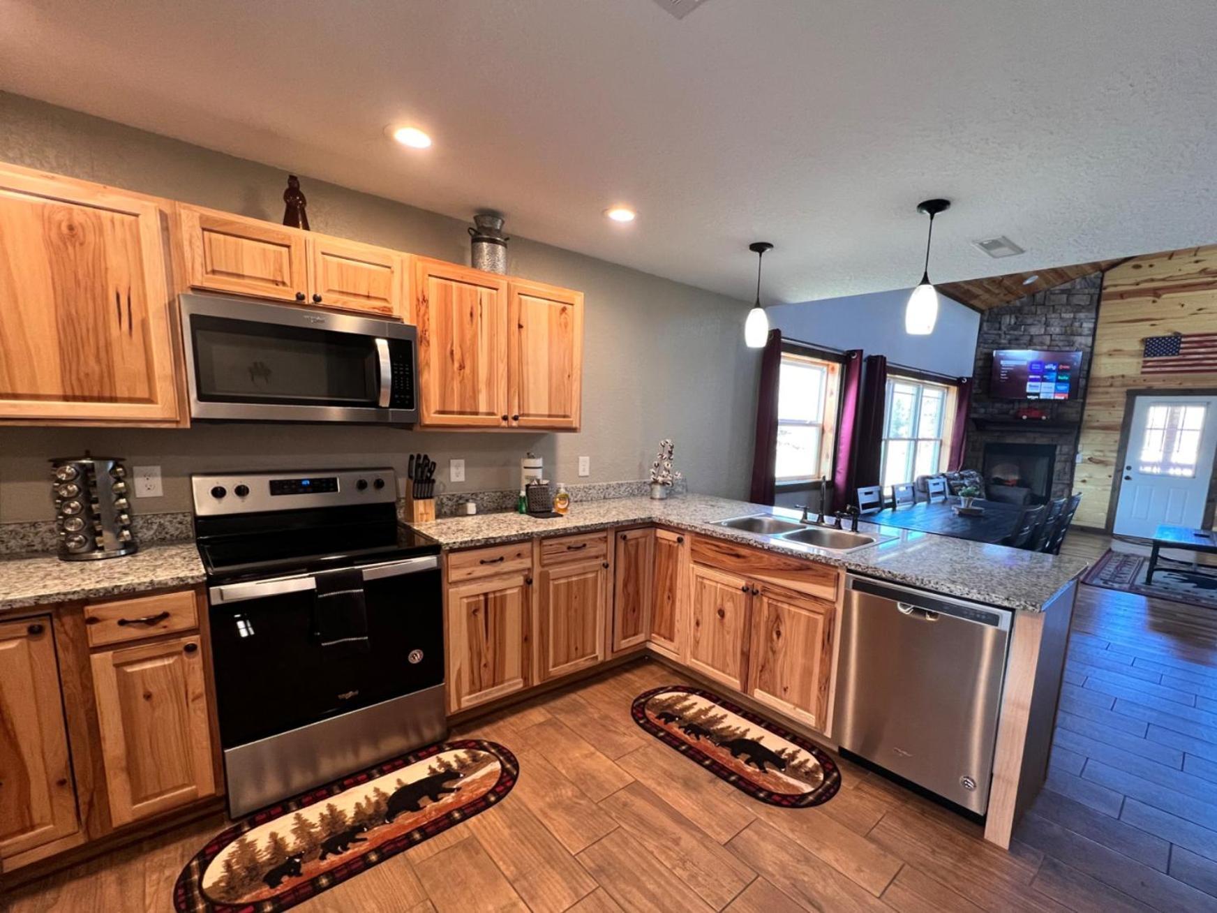 3 Master Bedrooms - Sleeps 10 - Location - Game Room - Hot Tub Pigeon Forge Dış mekan fotoğraf